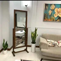 آینه قدی برای گوشه سالن