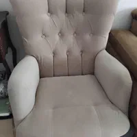 دو عدد مبل تک نفره سالم|مبلمان خانگی و میز عسلی|رشت, خمیران زاهدان|دیوار