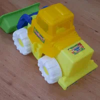 تعدادی اسباب بازی با هم ۲۰۰ تومن