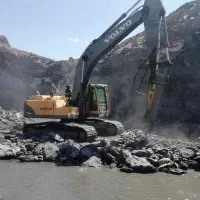 راننده بیل مکانیکی هستم