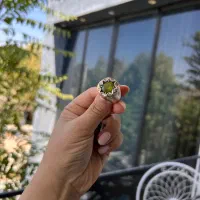 انگشتر نقره سنگ زبرجد اصل با نگین برلیان