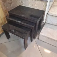 میز جلو مبلی رنگ چوب پایه هاش ریخته تو عکس مشخصه|مبلمان خانگی و میز عسلی|شیروان (خراسان), |دیوار