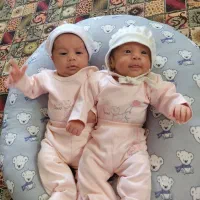 پرستار دوقلو دختر شب تا صبح