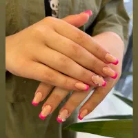 ناخن کار حرفه ای وبا سابقه نیازمندیم
