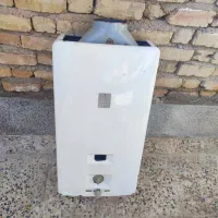 یک عدد یخچال تمیز و آبگرمکن سالم دیواری|یخچال و فریزر|شیراز, محراب|دیوار