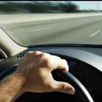 راننده با ماشین جهت انجام کارهای روزمره شما