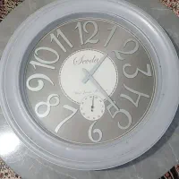 ساعت دیواری در حد نو