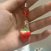 آویز گوشی توت فرنگی