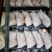 قفسه مشکی پیچ.گالوانیزه و فروشگاهی قرمز .سفید