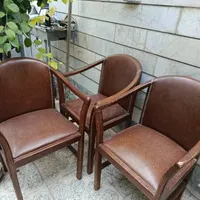 سه عدد صندلی