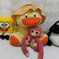 چند عروسک و فوتبال دستی و شب خواب