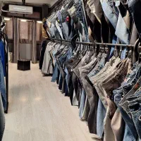 کارگر لباس فروشی مردانه حقوق 25 تا 30 میلیون