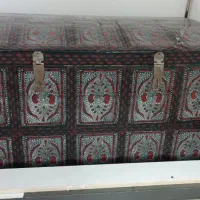 صندوق قدیمی بزرگ در حد نو