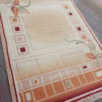 تعدادی قالیچه ۴متری و ۱در ۱ونیم بفروش میرسد