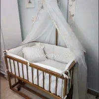 گهواره کنار مادر