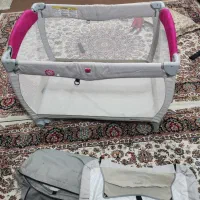 تخت کنار مادر