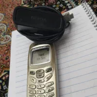 گوشی ساده قدیمی سامسونگ