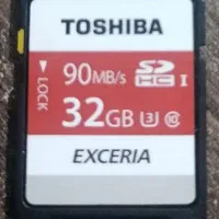 کارت حافظه ۳۲ گیگابایت توشیبا سری Exceria