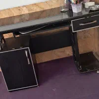 میز سالم و جادار.