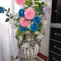 گلدان به همراه گل
