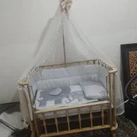 تخت کنار مادر