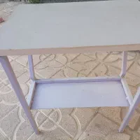 میز محکم و فلزی سنگین هم برای تحریر هم برای خیاطی