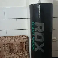 کیسه بوکس به همراه دست کش بوکس