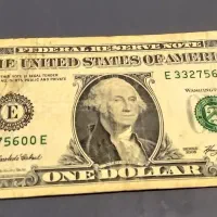 اسکناس ۱ دلاری و ۵۰ کرونی سوئد