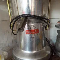 یک دستگاه آمیوه گیری صنعتی هلال سایز متوسط