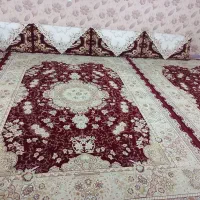 ۳ تخته فرش ۹ متری کاملا سالم به همراه ۴ عدد پشتی