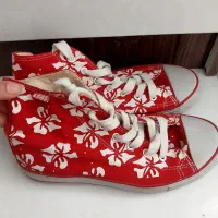 چند عدد کتونی ( زنانه و بچگانه)