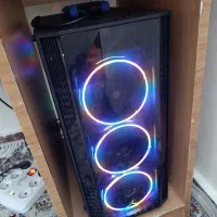 کیس گیمینگ و مانیتور