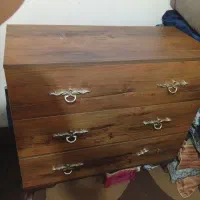 تحت دو نفره و پاتختی و دراور و آینه  و چوب زیر