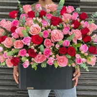 باکس و دسته گل زیبا