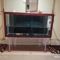 آکواریوم بزرگ با پایه