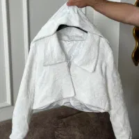 تعدادی کت و شنل عروس