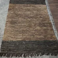 فرش چرمی  دستباف هندی۲ عدد هر کدام ۳ تومن