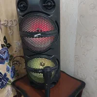 اسپیکر در حدنومدل ۶۰۵ فرشی است