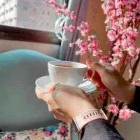 کار درمنزل با گوشی که در دست داری