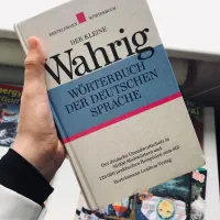 فروش کتاب‌های دست دوم آلمانی