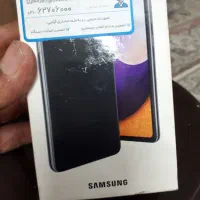 یک دستگاه گوشی سامسونگ A52