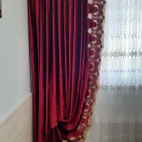 کنار پرده ای در حد نو