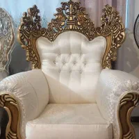 مبل سلطنتی هفت نفره همراه میز وسط و عسلی