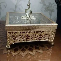 شکلات خوری طلایی