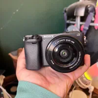 دوربین Sony a6400 با لنز کیت ۱۶-۵۰ با لوازم جانبی