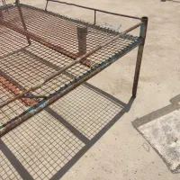 تخت آهنی