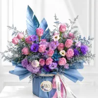 دسته گل و باکس گل توت فرنگی