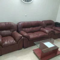 مبلمان چرم هفت نفره ب همراه میز و دو تا عسلی|مبلمان خانگی و میز عسلی|هشتگرد, فاز ۷ مهستان|دیوار