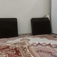 نشینمن مبل هست بعنوان پشتی استفاده میشه