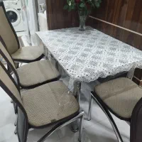 میز ناهارخوری ۴نفره .میز شیشه ای .صندلی فلزی|میز و صندلی غذاخوری|مشهد, شهرک رازی (شهرک غرب)|دیوار